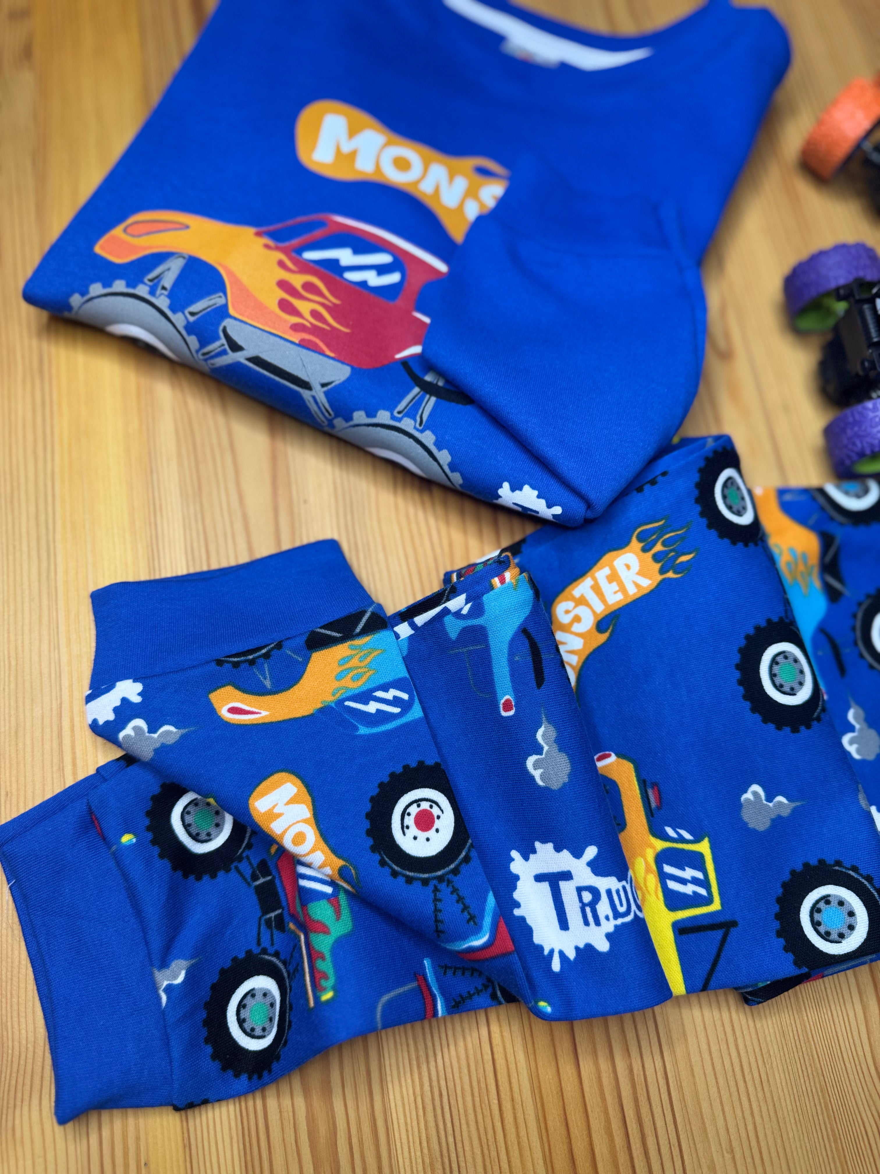 Monster Araba Baskılı Pijama Takımı