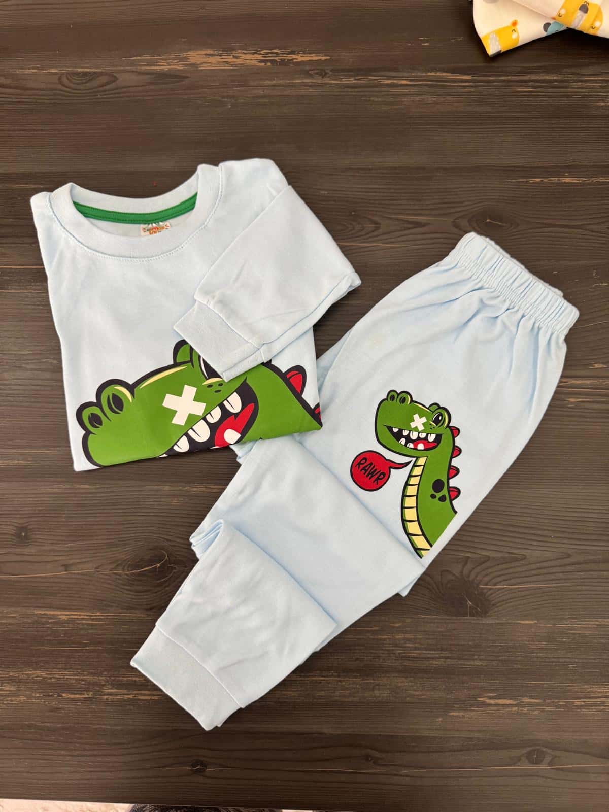 Dinozor Baskılı Erkek Çocuk Pijama Takımı