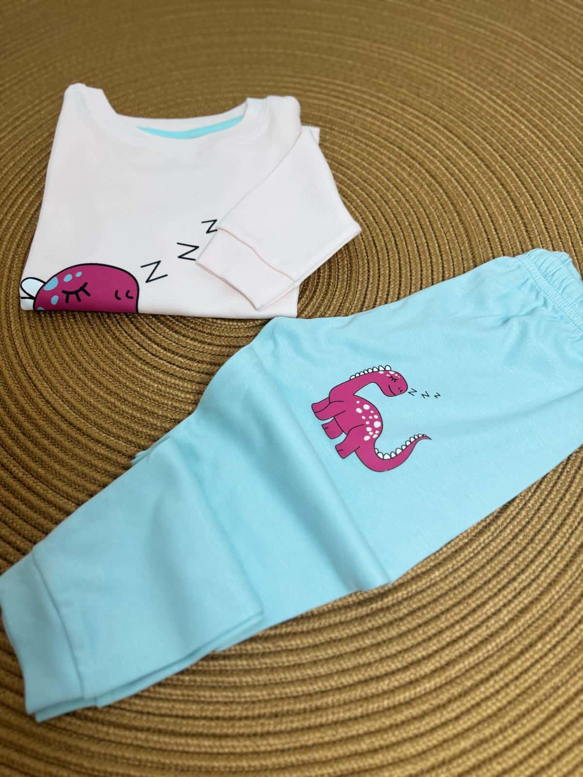 Dinozor Baskılı Kız Çocuk Pijama Takımı