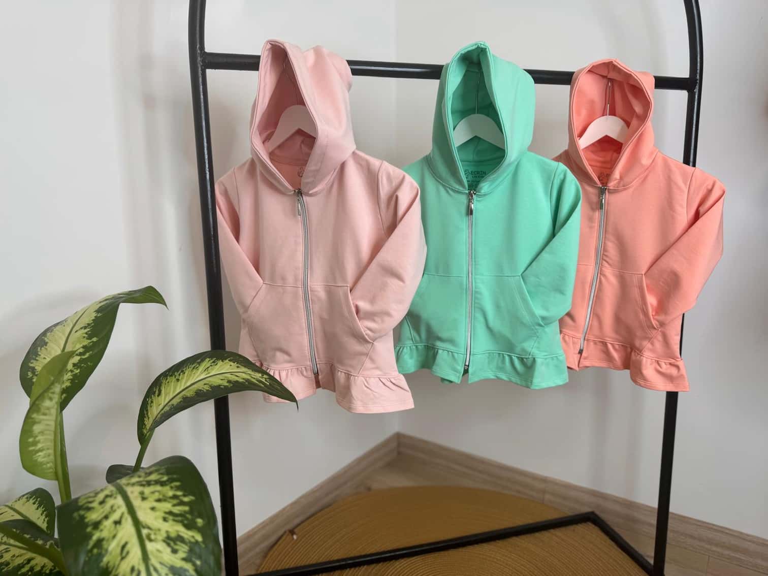 Fırfırlı Kapüşonlu Mevsimlik Hırka