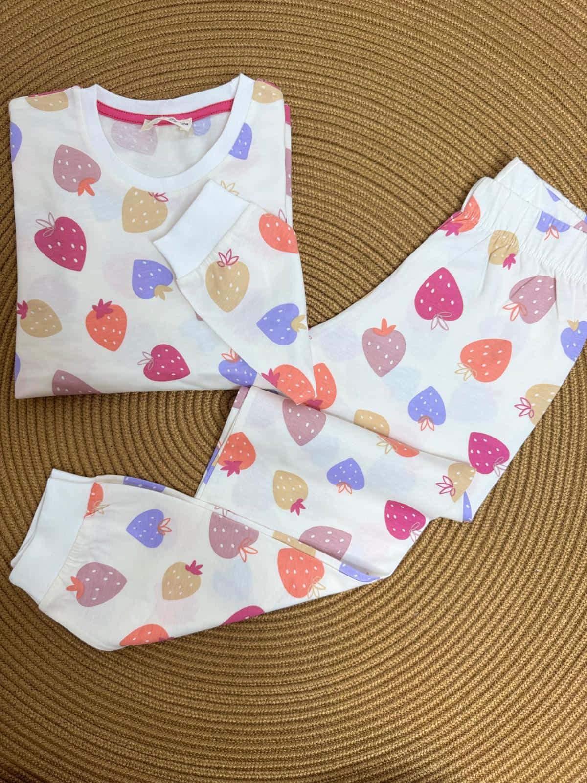 Çilek Baskılı Kız Çocuk Pijama Takımı