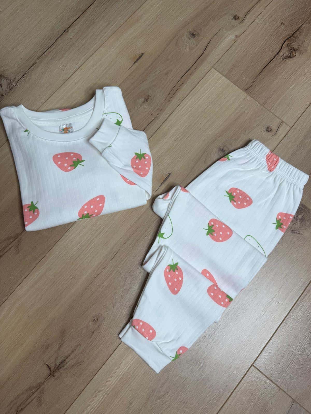 Çilek Baskılı Pijama Takımı