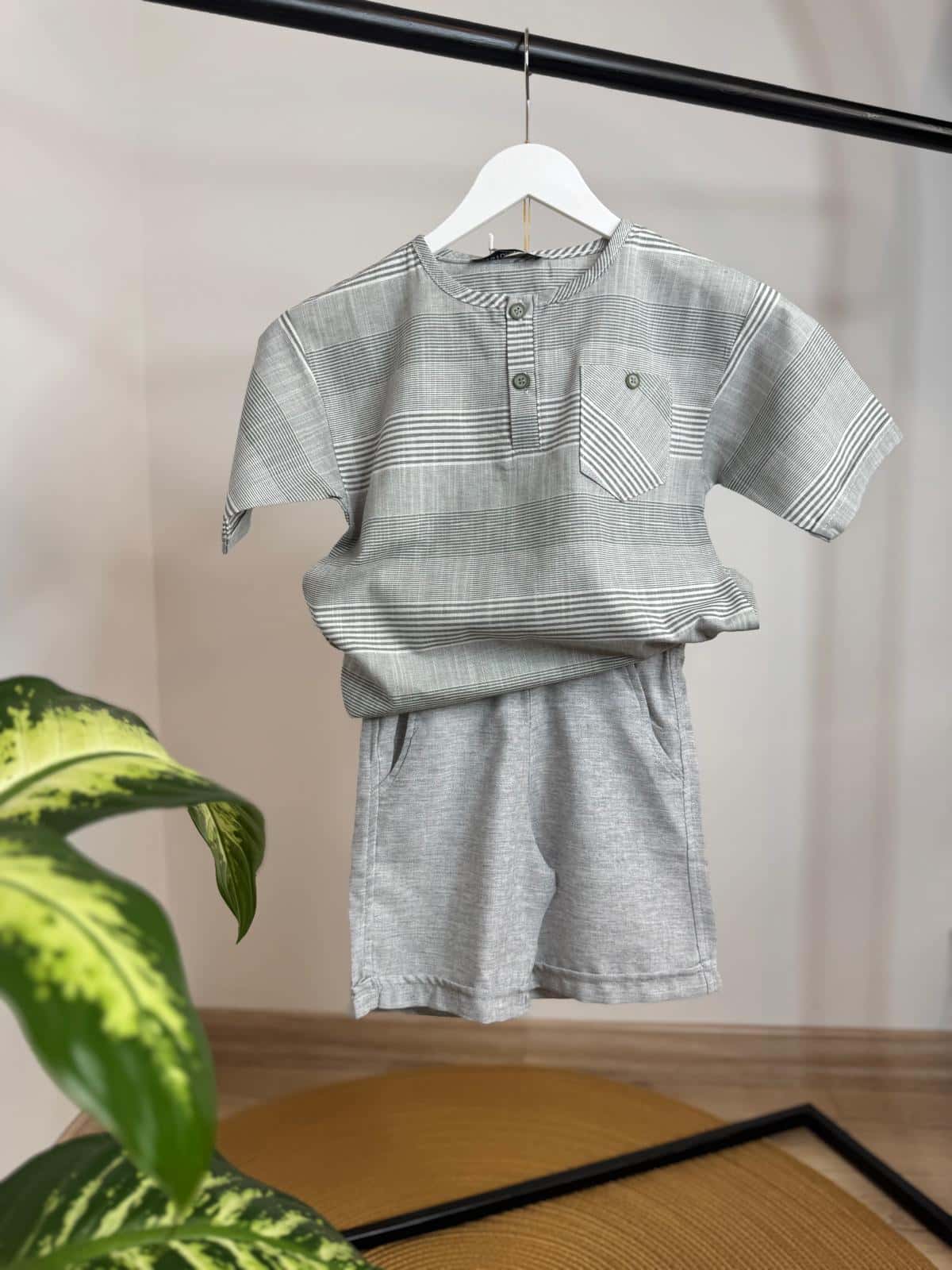 Yeşil Çizgili Keten Şortlu Takım