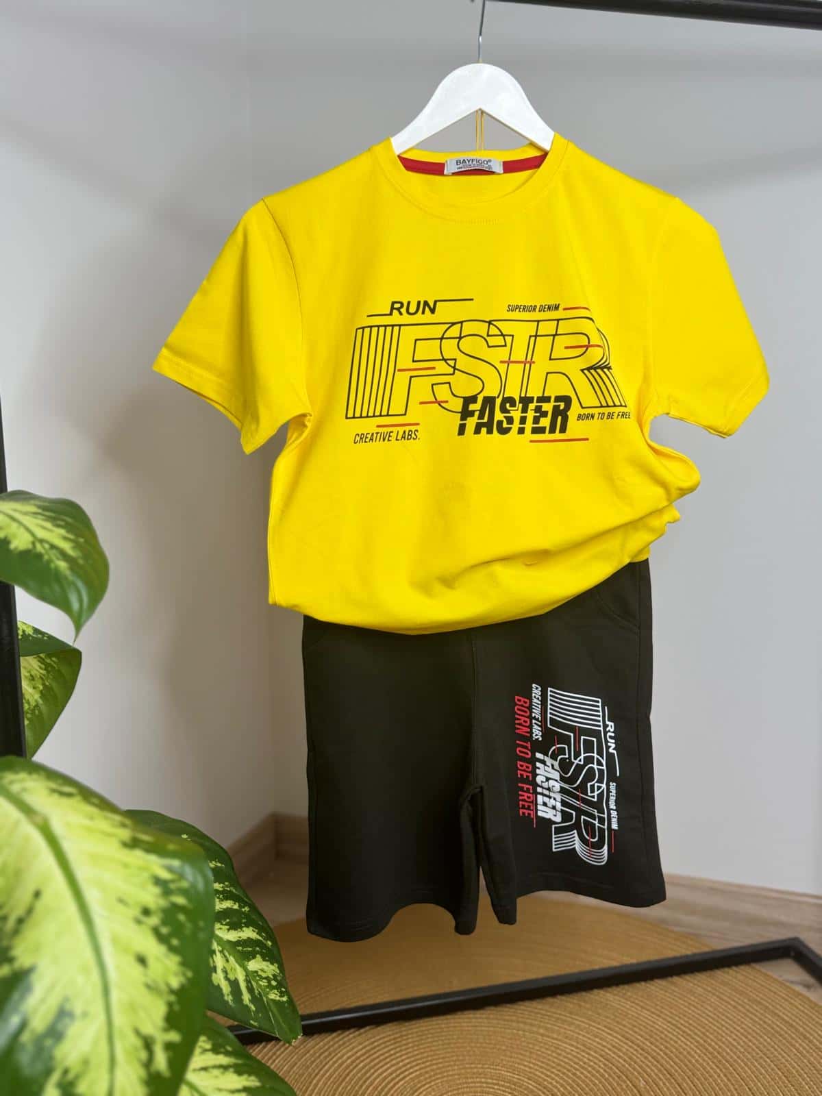 Sarı Şortlu Takım